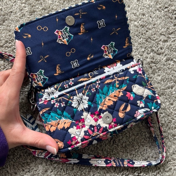 Vera Bradley x Harry potter RFID all in ine crossbody rare special hogwarts - Picture 2 of 6